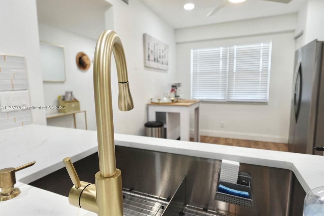 待售: $239,000 (2 贝兹, 2 浴室, 1192 平方英尺)