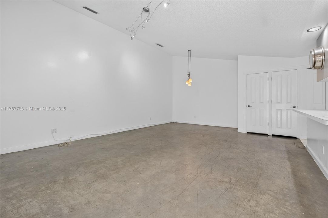 Recently Sold: $359,900 (2 beds, 2 baths, 1152 Square Feet)