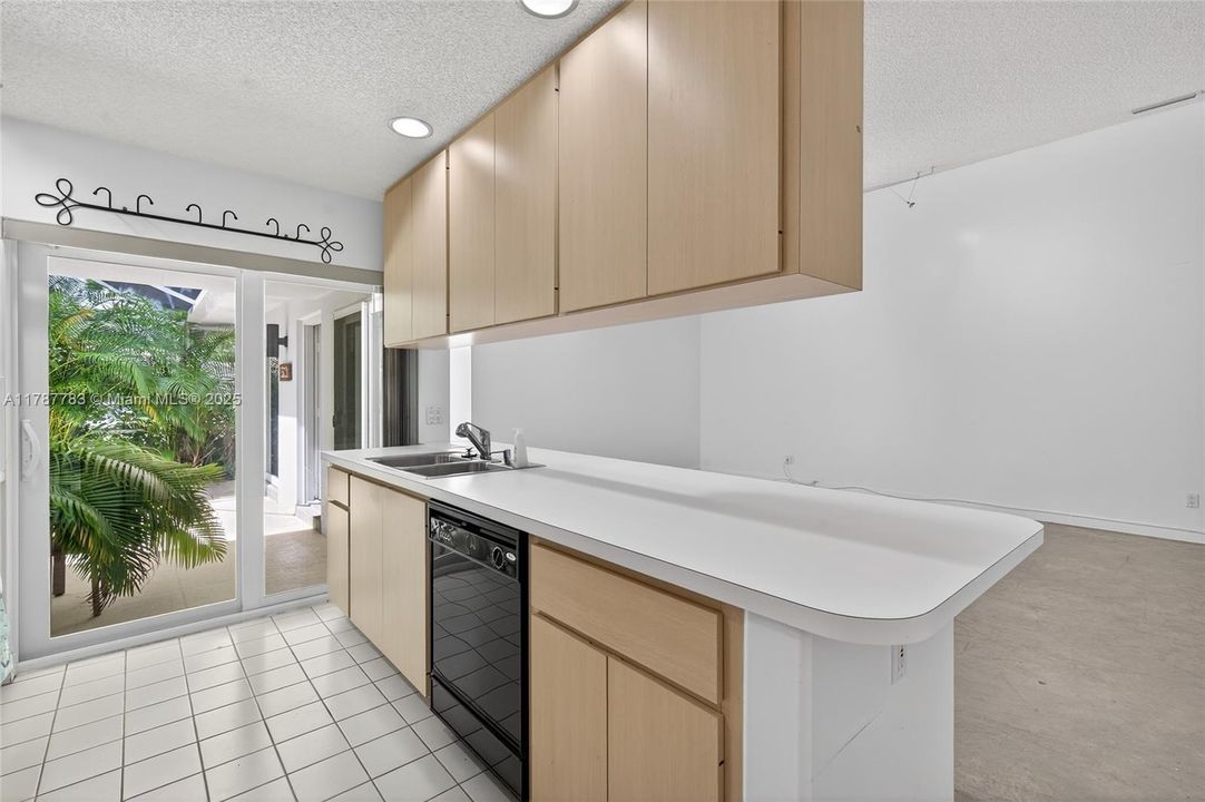 Recently Sold: $359,900 (2 beds, 2 baths, 1152 Square Feet)