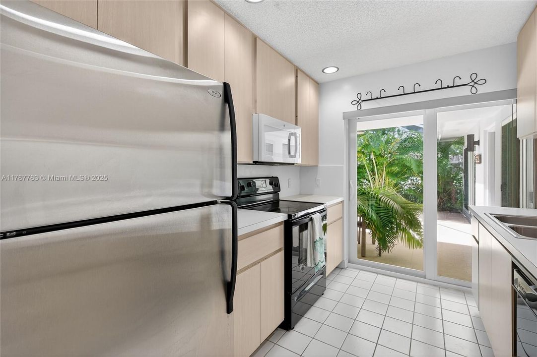 Recently Sold: $359,900 (2 beds, 2 baths, 1152 Square Feet)