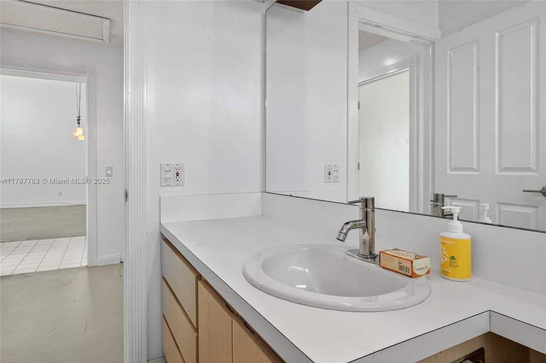 Recently Sold: $359,900 (2 beds, 2 baths, 1152 Square Feet)