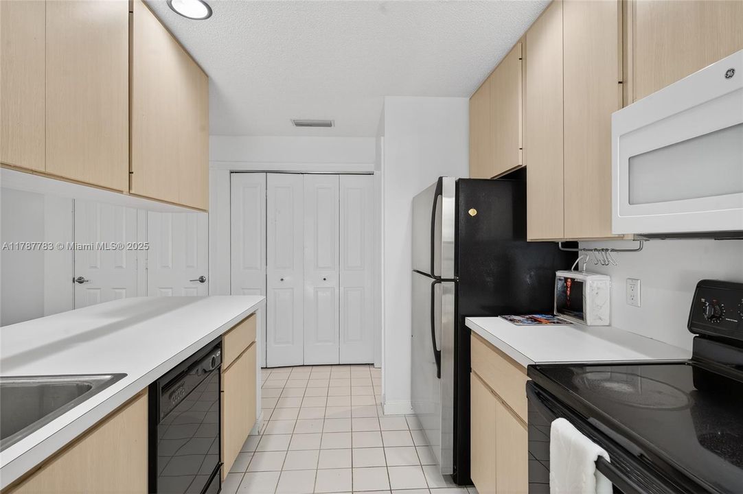 Recently Sold: $359,900 (2 beds, 2 baths, 1152 Square Feet)