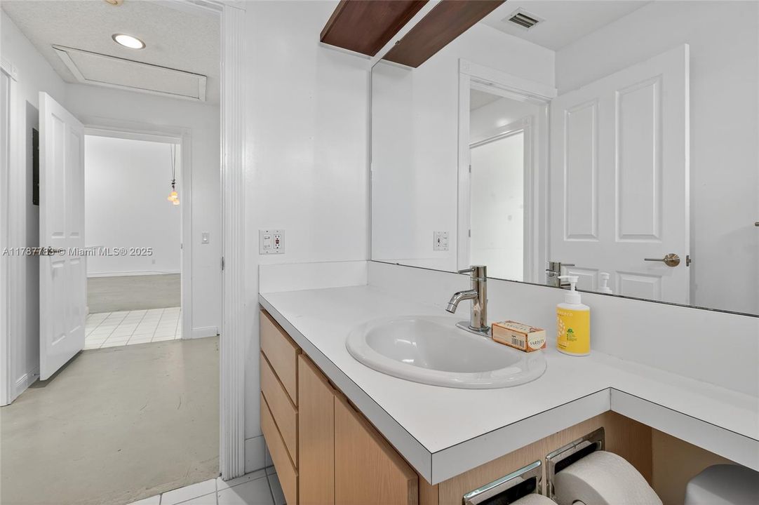 Recently Sold: $359,900 (2 beds, 2 baths, 1152 Square Feet)