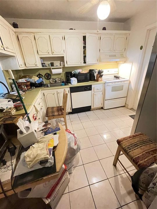 Vendido Recientemente: $140,000 (2 camas, 1 baños, 920 Pies cuadrados)