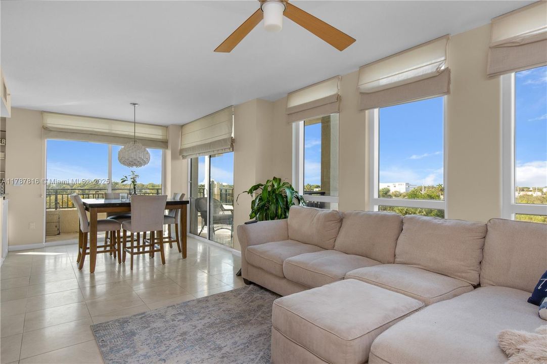 For Sale: $579,999 (2 beds, 2 baths, 1298 Square Feet)