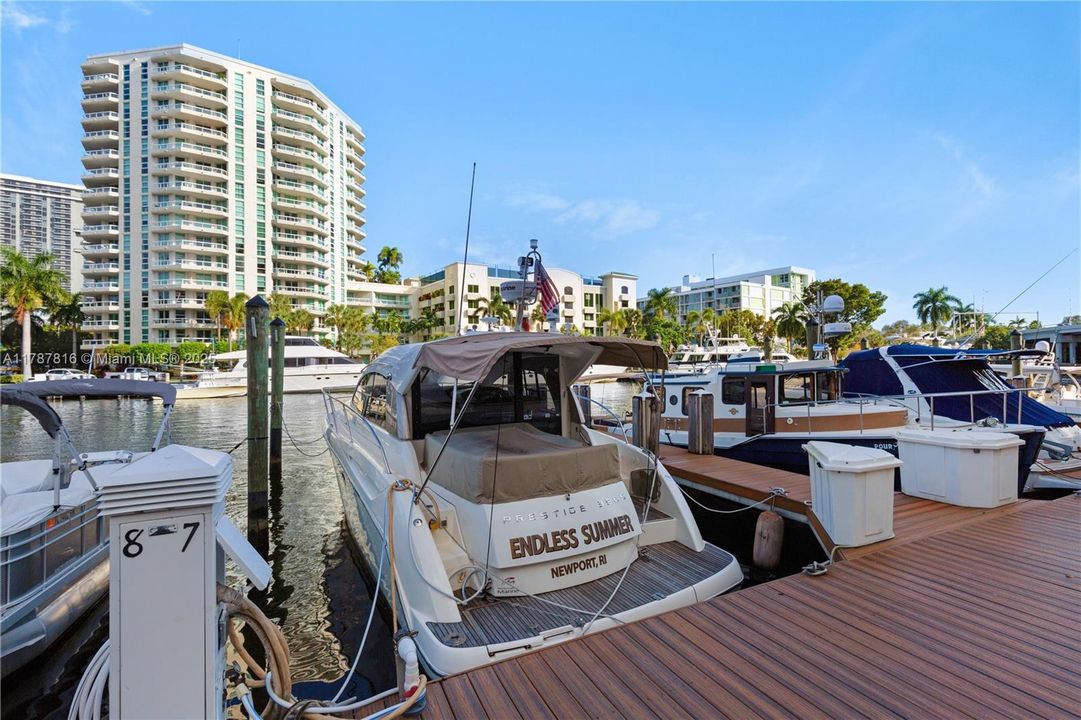 For Sale: $579,999 (2 beds, 2 baths, 1298 Square Feet)