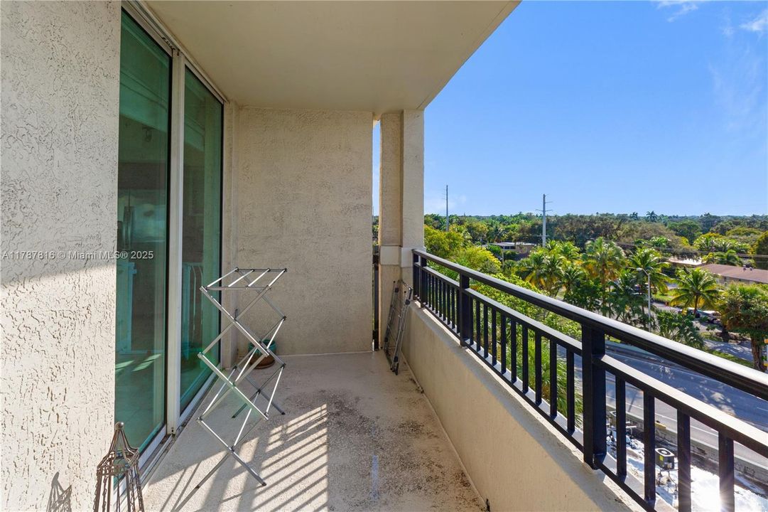 For Sale: $579,999 (2 beds, 2 baths, 1298 Square Feet)