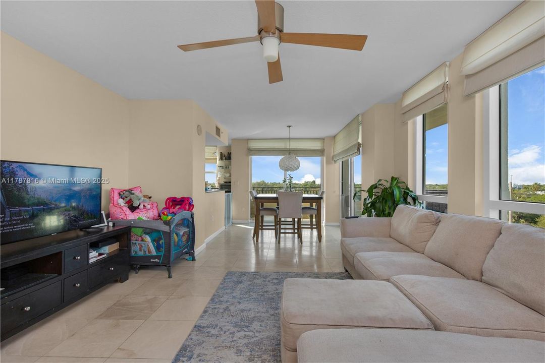 For Sale: $579,999 (2 beds, 2 baths, 1298 Square Feet)