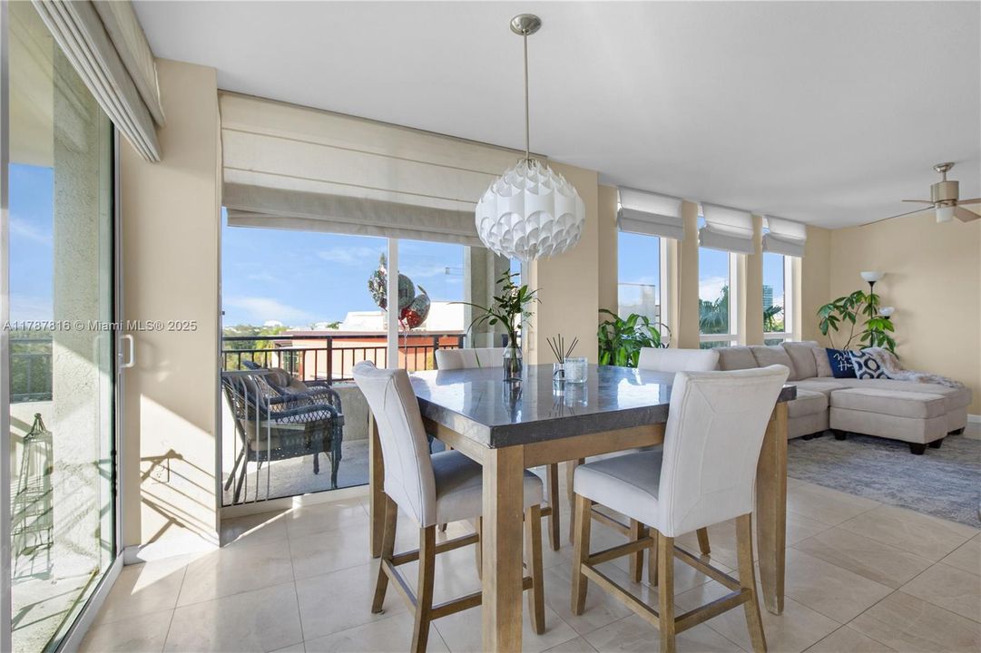 For Sale: $579,999 (2 beds, 2 baths, 1298 Square Feet)