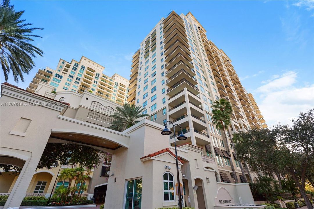 For Sale: $579,999 (2 beds, 2 baths, 1298 Square Feet)