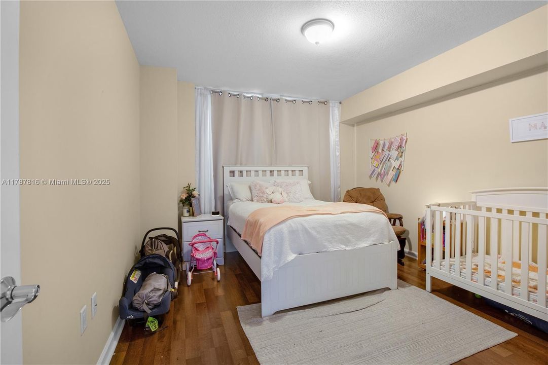 For Sale: $579,999 (2 beds, 2 baths, 1298 Square Feet)