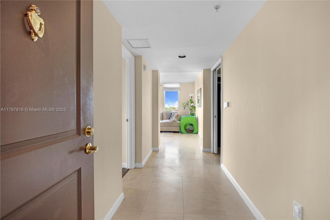 For Sale: $579,999 (2 beds, 2 baths, 1298 Square Feet)