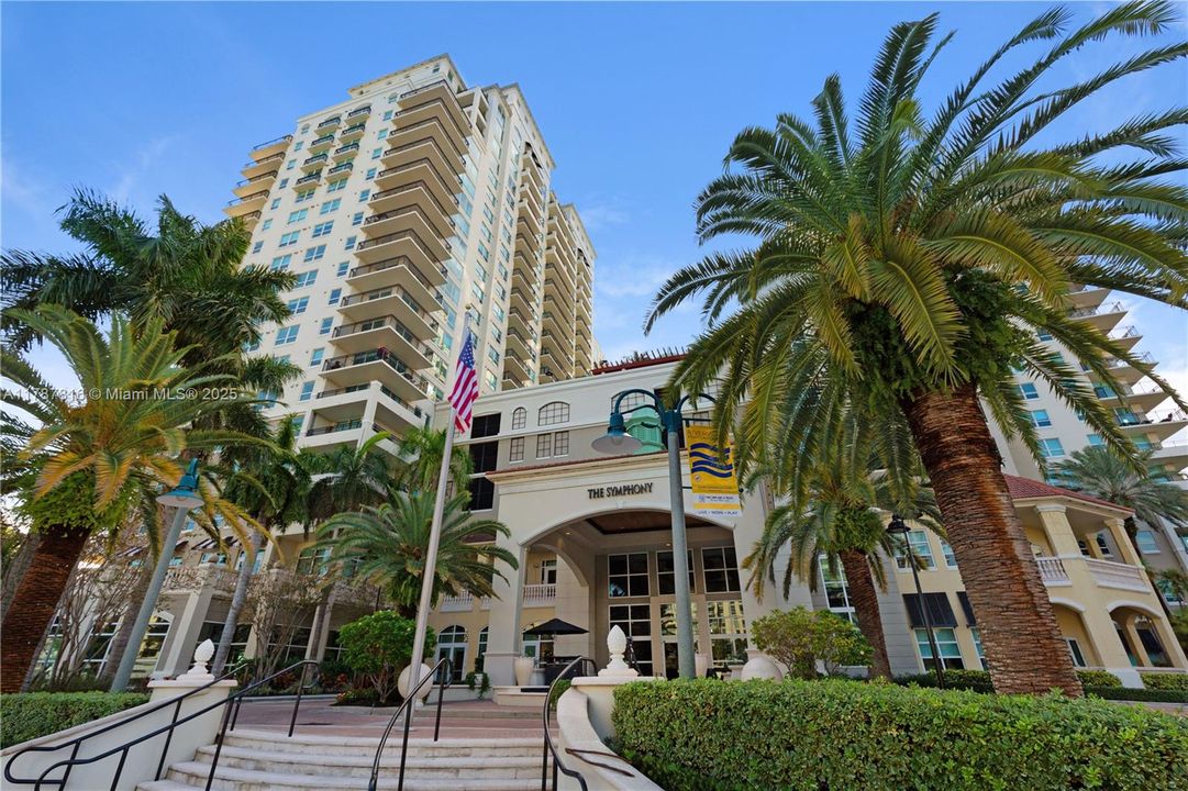 For Sale: $579,999 (2 beds, 2 baths, 1298 Square Feet)