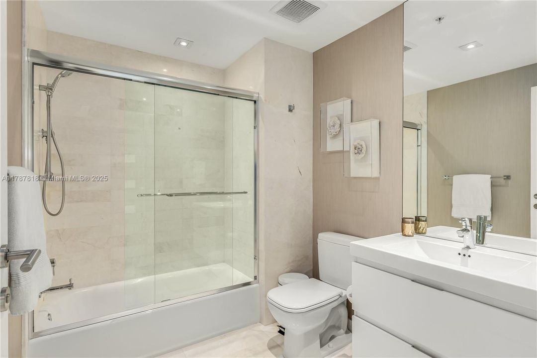 En Venta: $1,499,000 (2 camas, 2 baños, 1958 Pies cuadrados)