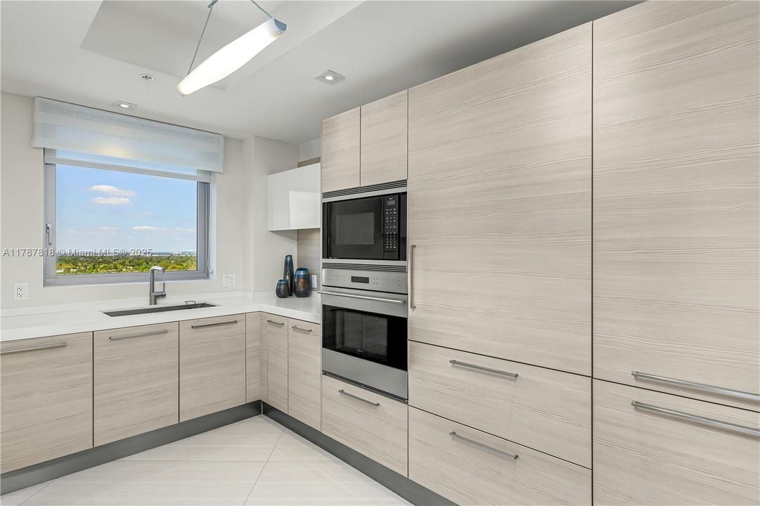 En Venta: $1,499,000 (2 camas, 2 baños, 1958 Pies cuadrados)