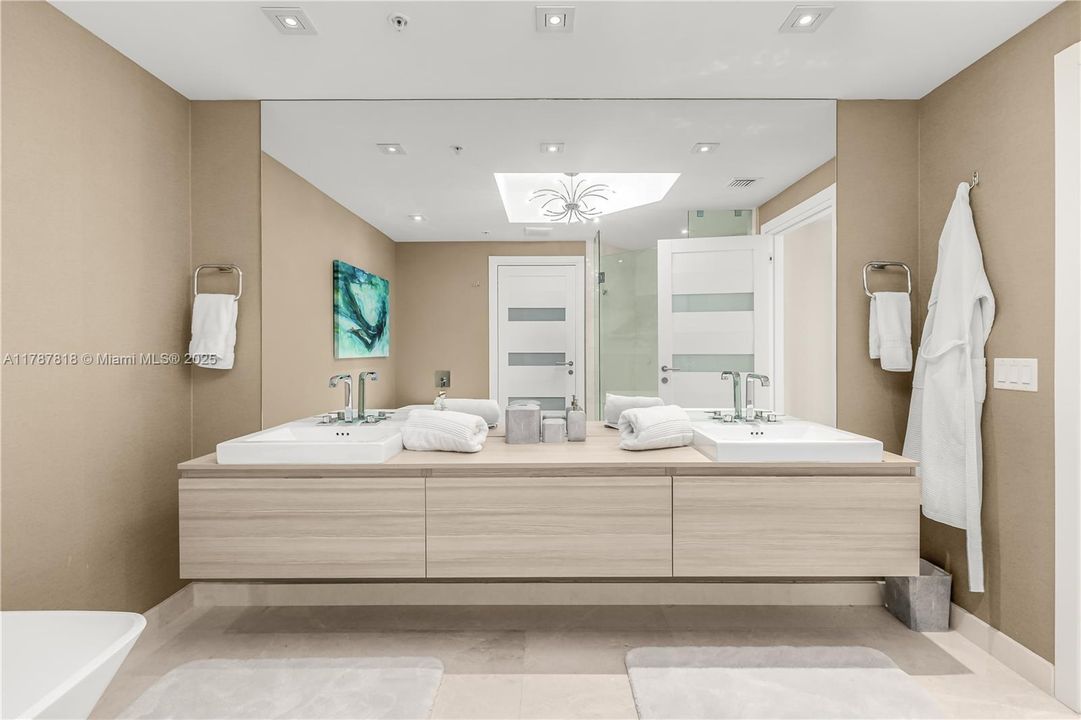 En Venta: $1,499,000 (2 camas, 2 baños, 1958 Pies cuadrados)