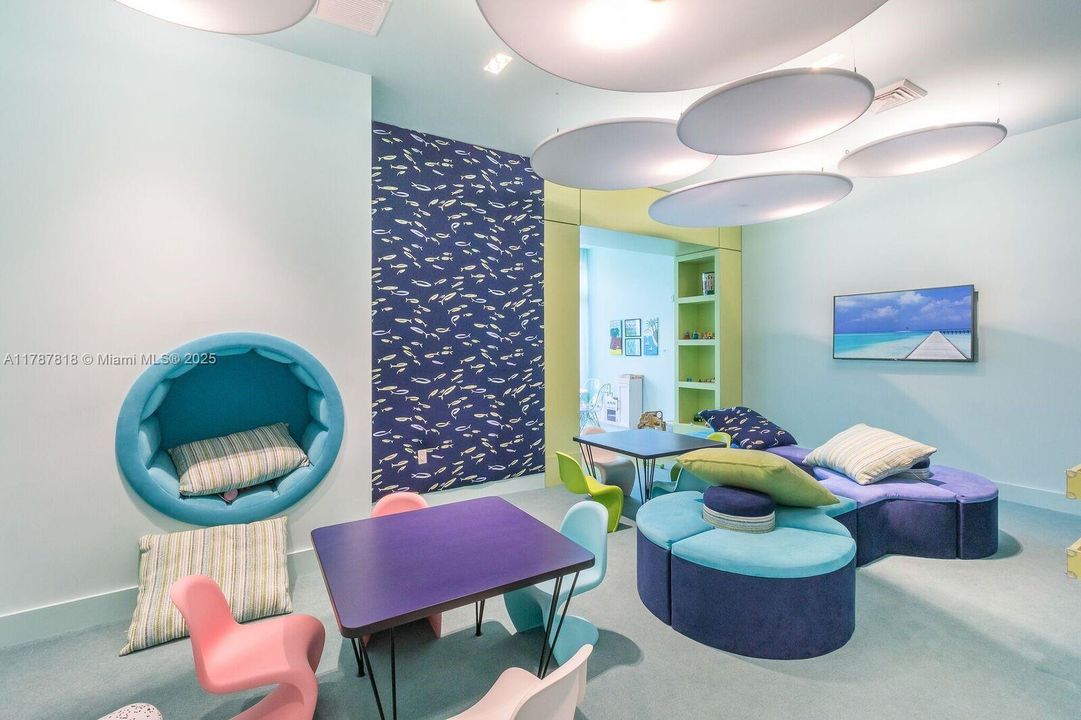 En Venta: $1,499,000 (2 camas, 2 baños, 1958 Pies cuadrados)