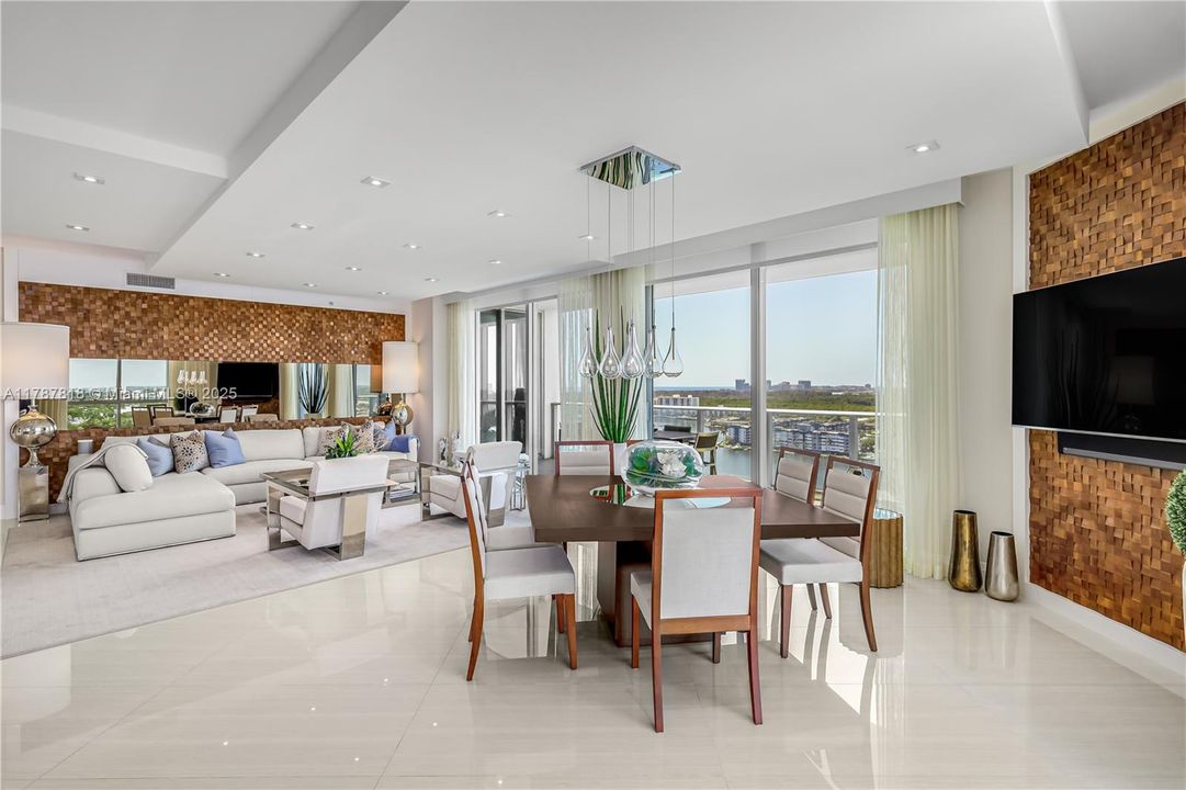 En Venta: $1,499,000 (2 camas, 2 baños, 1958 Pies cuadrados)