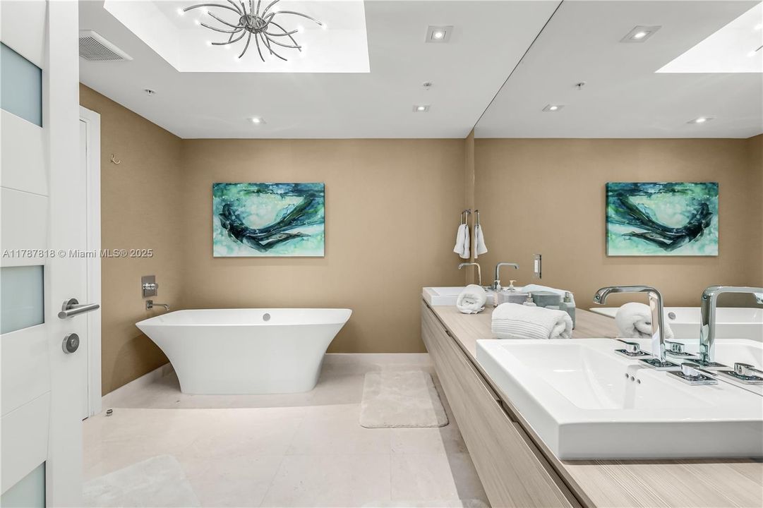 En Venta: $1,499,000 (2 camas, 2 baños, 1958 Pies cuadrados)