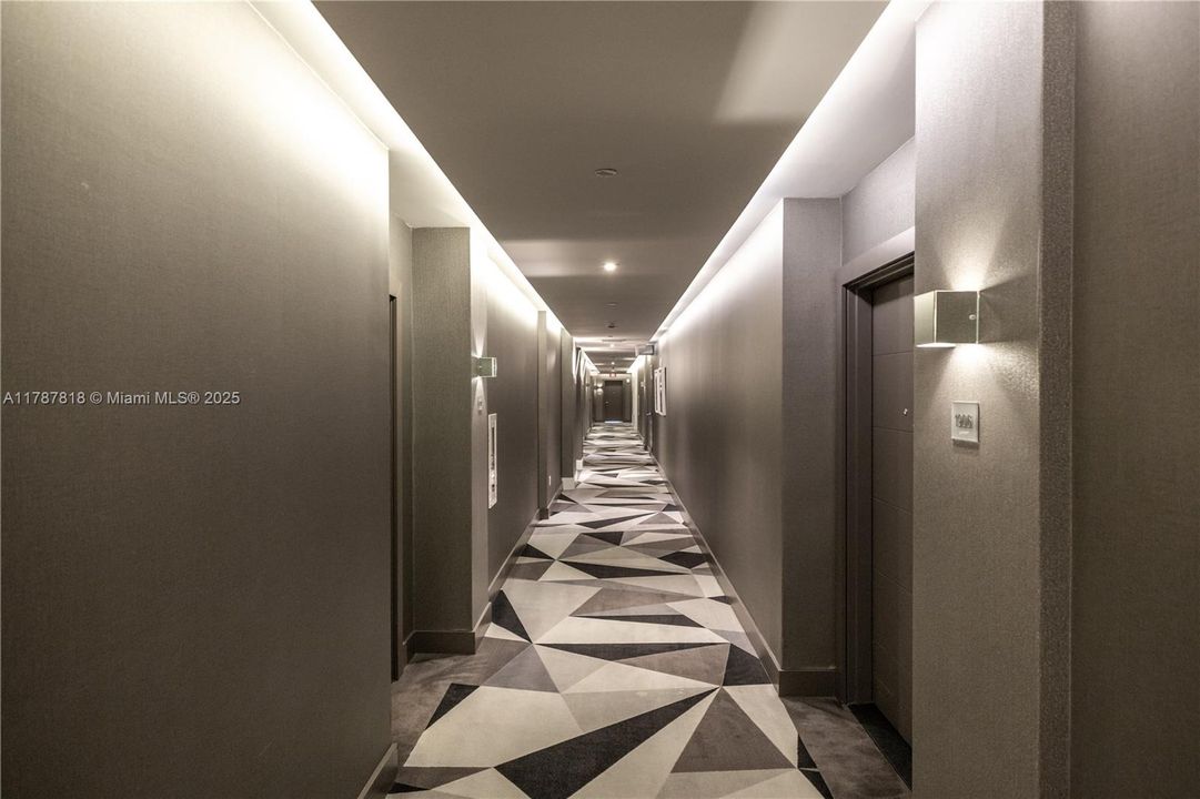 En Venta: $1,499,000 (2 camas, 2 baños, 1958 Pies cuadrados)