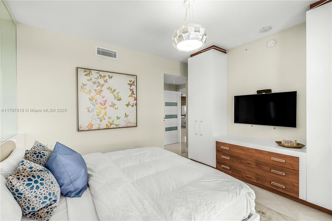 En Venta: $1,499,000 (2 camas, 2 baños, 1958 Pies cuadrados)