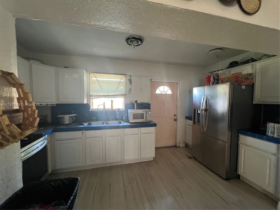 Recently Sold: $379,900 (3 beds, 2 baths, 1152 Square Feet)