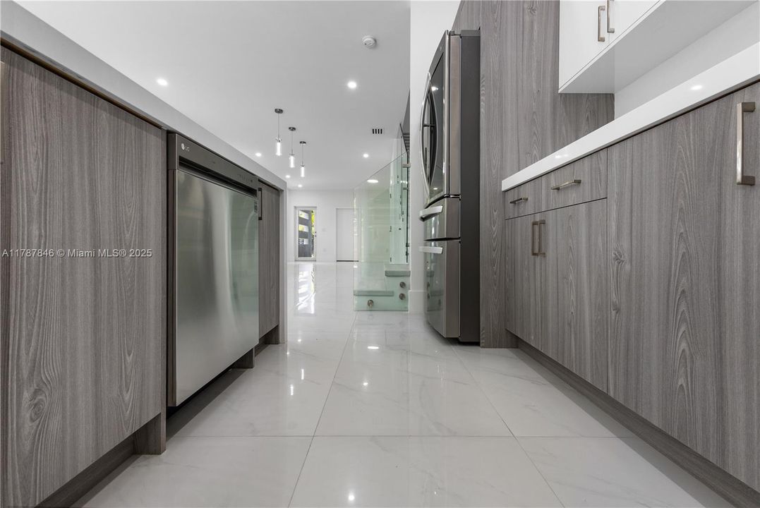 Vendido Recientemente: $1,289,000 (3 camas, 3 baños, 2112 Pies cuadrados)