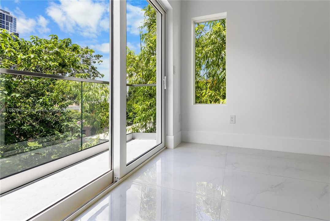 Vendido Recientemente: $1,289,000 (3 camas, 3 baños, 2112 Pies cuadrados)