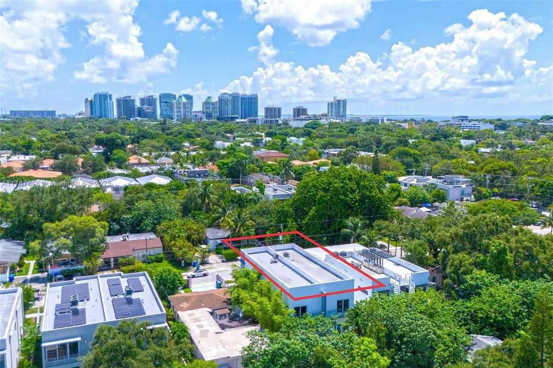 Vendido Recientemente: $1,289,000 (3 camas, 3 baños, 2112 Pies cuadrados)