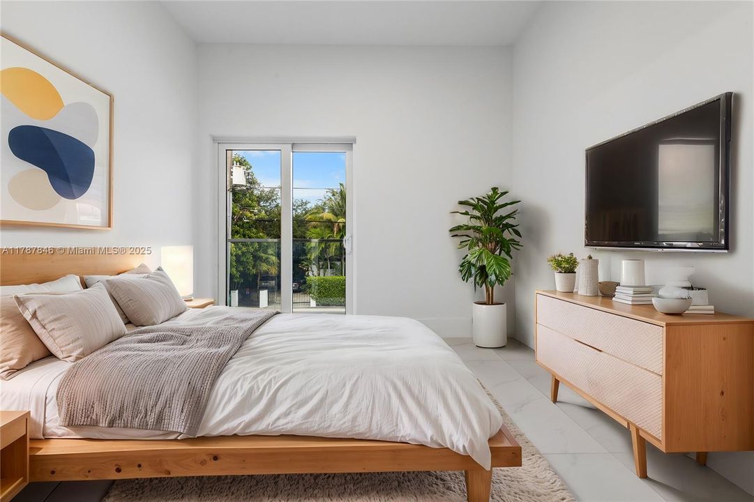 Vendido Recientemente: $1,289,000 (3 camas, 3 baños, 2112 Pies cuadrados)