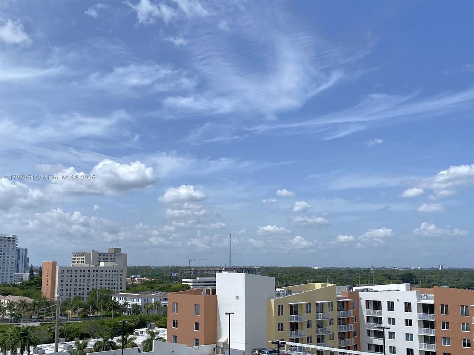 For Sale: $390,000 (1 beds, 1 baths, 835 Square Feet)