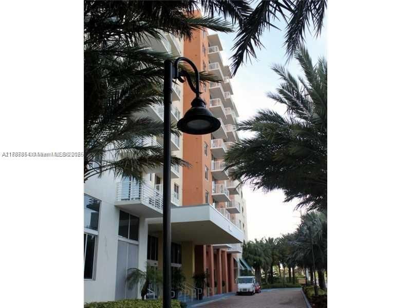 For Sale: $390,000 (1 beds, 1 baths, 835 Square Feet)