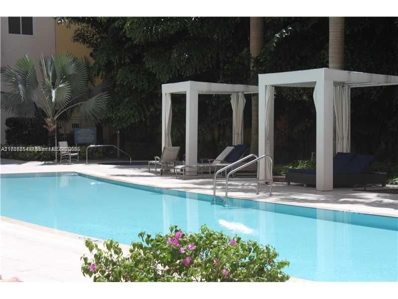 For Sale: $390,000 (1 beds, 1 baths, 835 Square Feet)