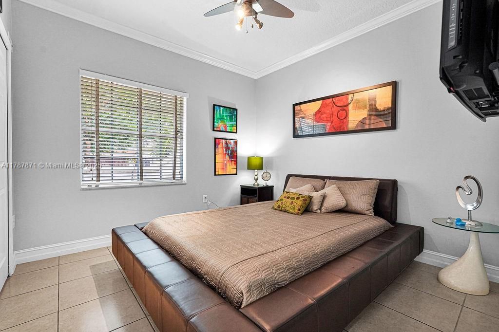 Recently Sold: $1,299,000 (4 beds, 3 baths, 2307 Square Feet)