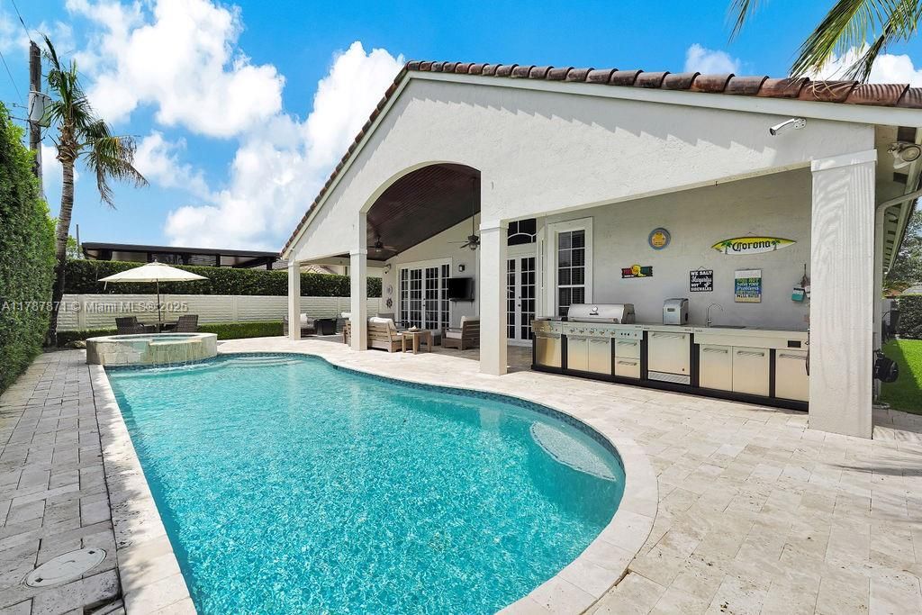 Recently Sold: $1,299,000 (4 beds, 3 baths, 2307 Square Feet)