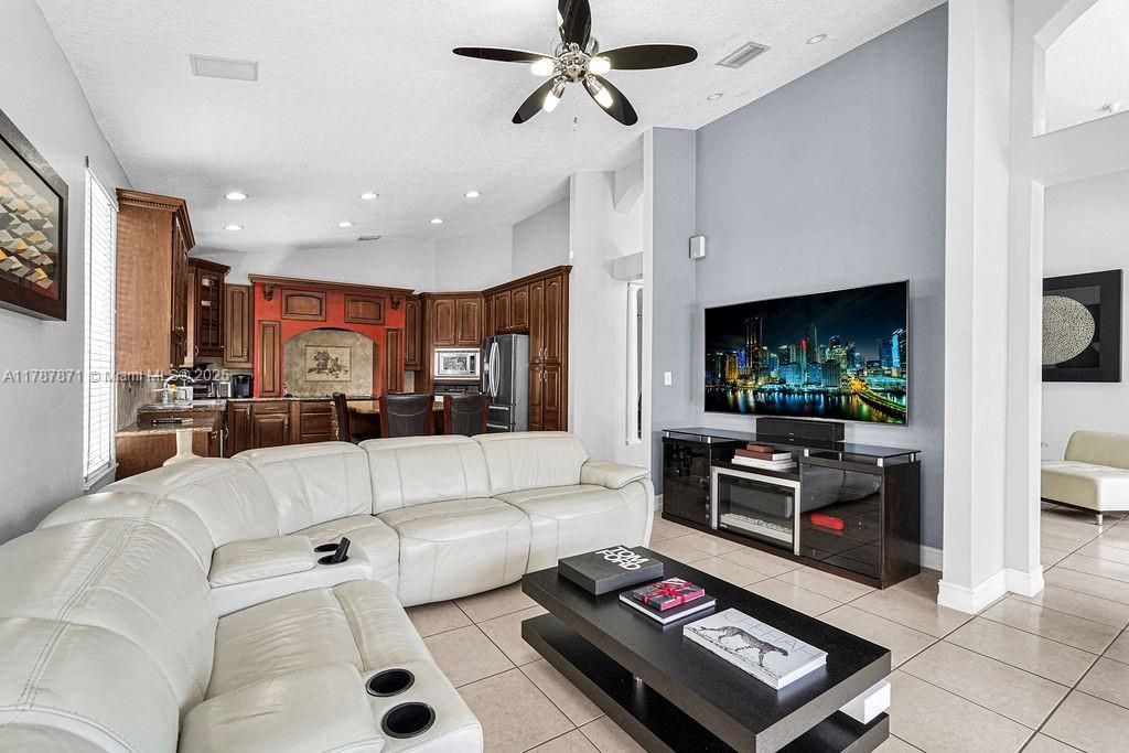 Recently Sold: $1,299,000 (4 beds, 3 baths, 2307 Square Feet)