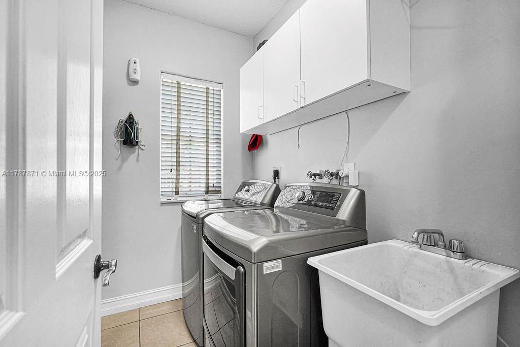 Recently Sold: $1,299,000 (4 beds, 3 baths, 2307 Square Feet)