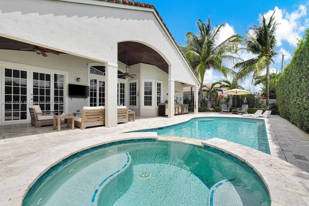 Recently Sold: $1,299,000 (4 beds, 3 baths, 2307 Square Feet)
