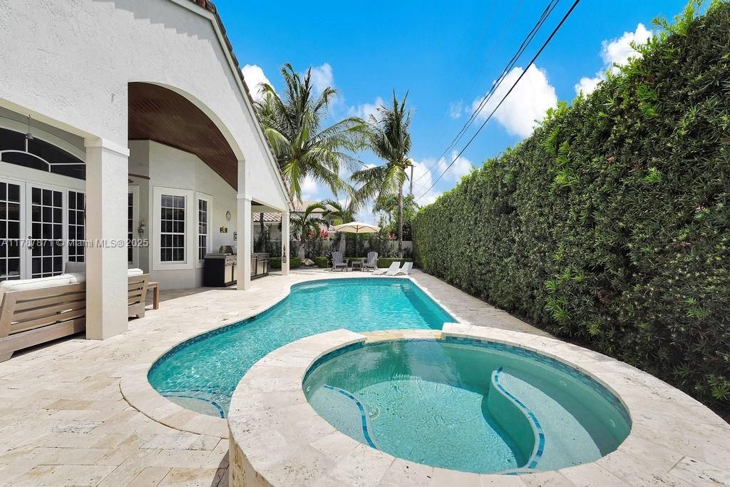 Recently Sold: $1,299,000 (4 beds, 3 baths, 2307 Square Feet)