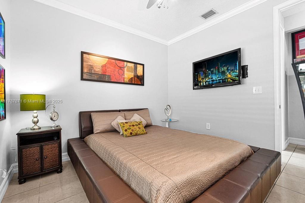 Recently Sold: $1,299,000 (4 beds, 3 baths, 2307 Square Feet)