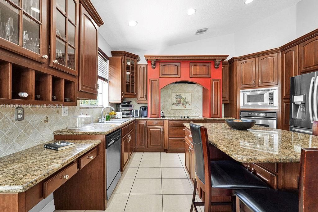 Recently Sold: $1,299,000 (4 beds, 3 baths, 2307 Square Feet)