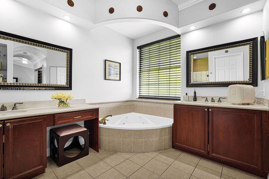 Recently Sold: $1,299,000 (4 beds, 3 baths, 2307 Square Feet)