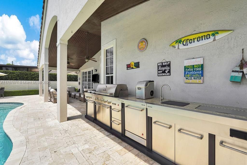 Recently Sold: $1,299,000 (4 beds, 3 baths, 2307 Square Feet)