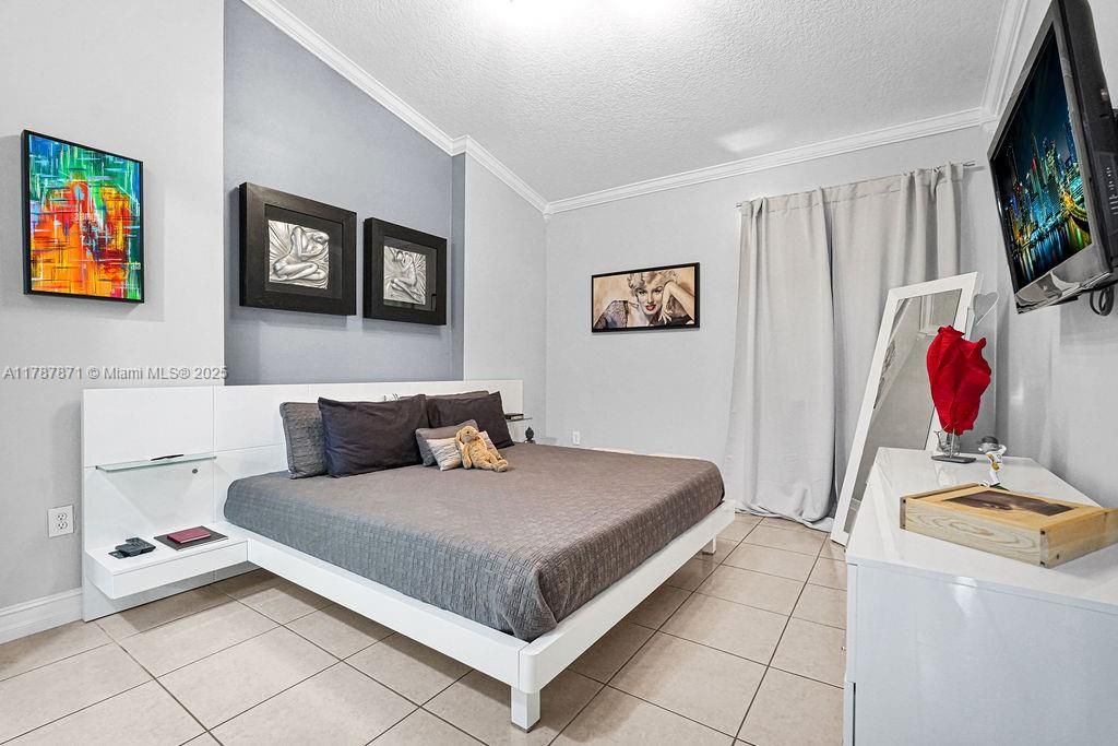 Recently Sold: $1,299,000 (4 beds, 3 baths, 2307 Square Feet)