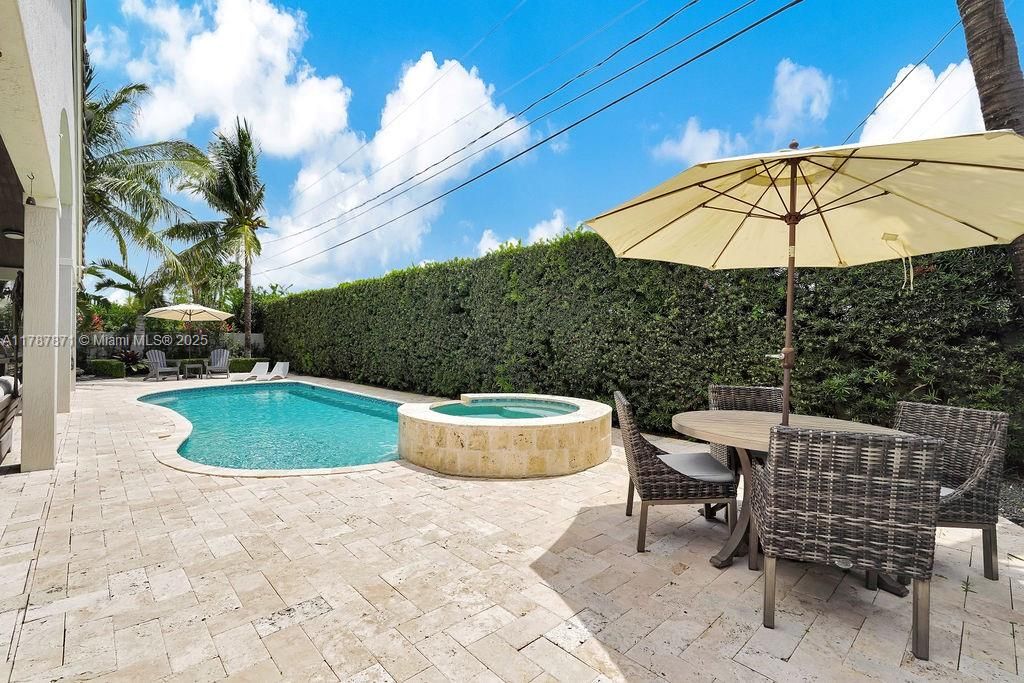 Recently Sold: $1,299,000 (4 beds, 3 baths, 2307 Square Feet)