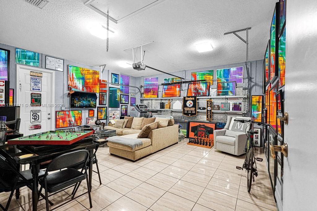 Recently Sold: $1,299,000 (4 beds, 3 baths, 2307 Square Feet)