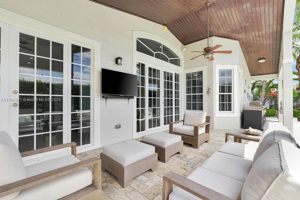 Recently Sold: $1,299,000 (4 beds, 3 baths, 2307 Square Feet)