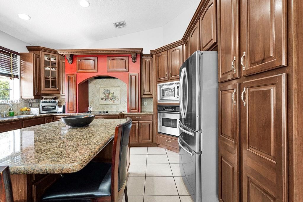 Recently Sold: $1,299,000 (4 beds, 3 baths, 2307 Square Feet)