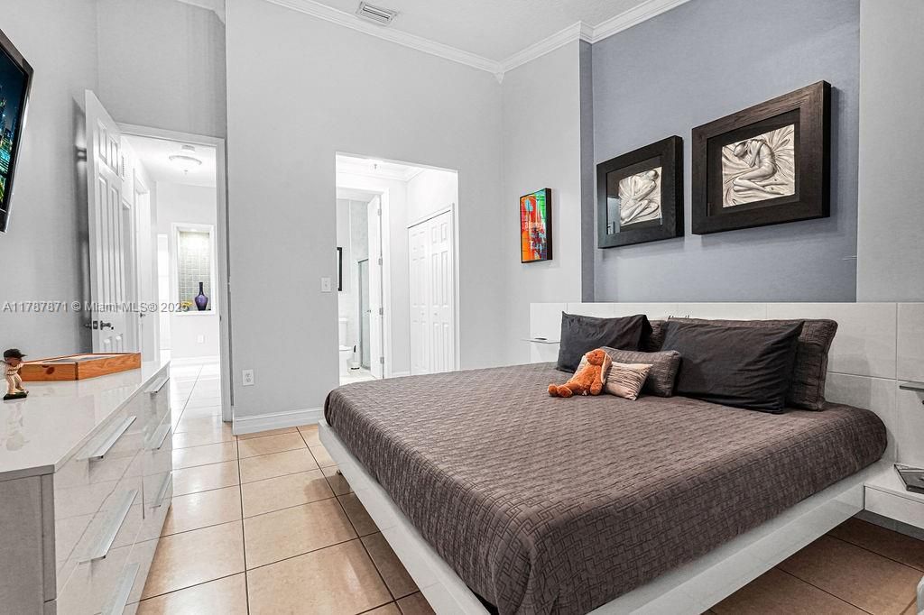 Recently Sold: $1,299,000 (4 beds, 3 baths, 2307 Square Feet)