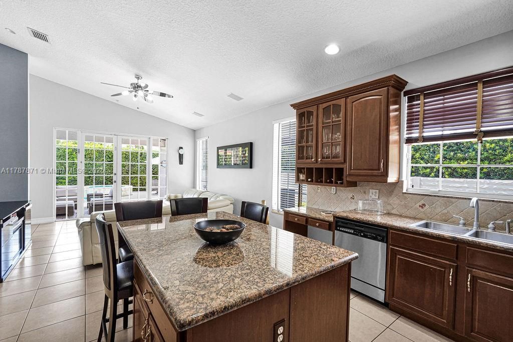 Recently Sold: $1,299,000 (4 beds, 3 baths, 2307 Square Feet)